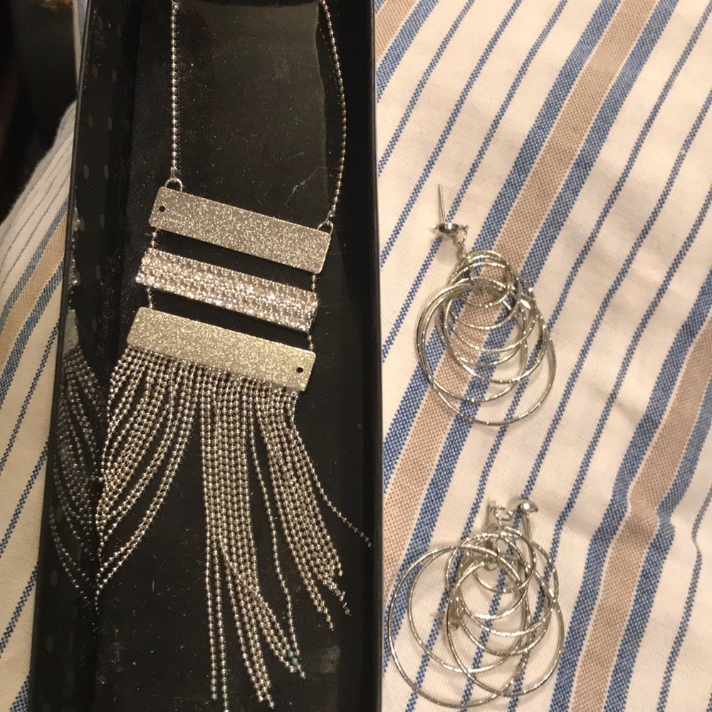 Silver necklace and earrings set very pretty